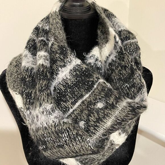 Infinity Scarf - Picture 1 of 2